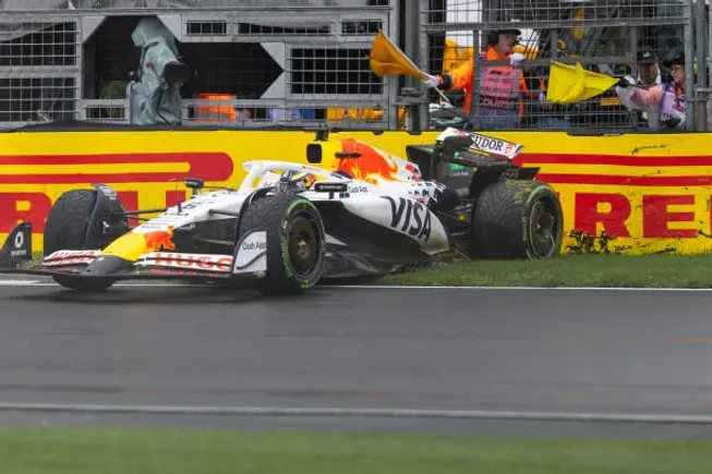 Hadjar estrelló su Racing Bull en la vuelta previa del GP de Australia.