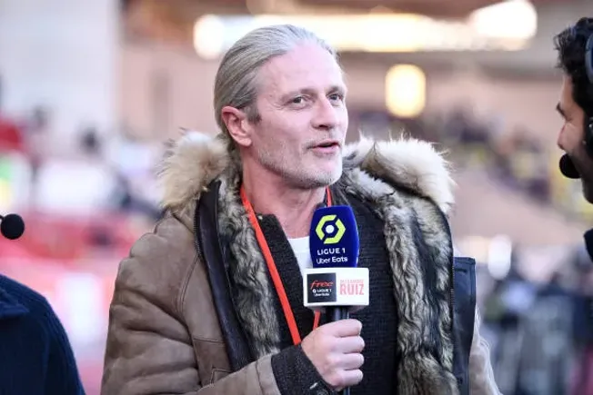 Emmanuel Petit señaló a Dibu Martínez y cree que ha pasado todo tipo de límite.