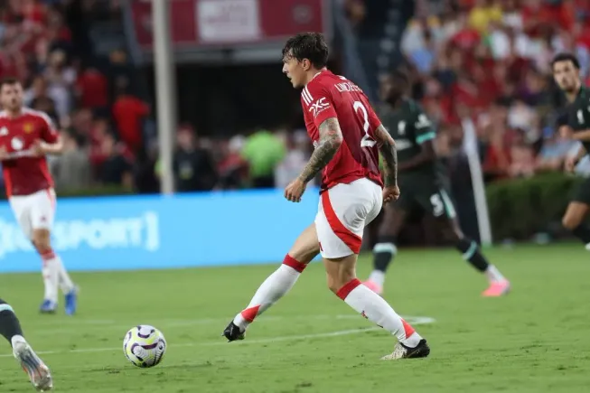 Victor Lindelöf com a camisa do United. Foto: IMAGO / IconSport Wire