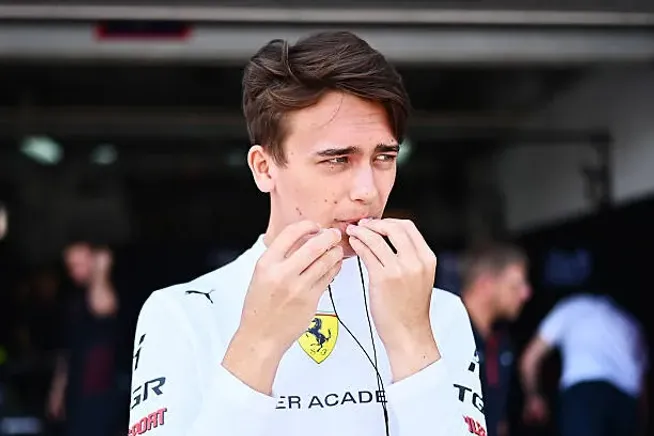 El sueco Dino Beganovich ocupará el auto de Leclerc en la FP1 de Bahréin.