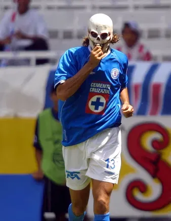 El Loco Abreu con una máscara que hizo paralizar los corazones (MexSport)