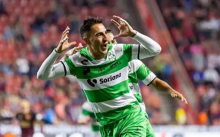 Fue en Santos Laguna de México donde Correa tuvo su campaña más goleadora. ¿Podrá superarla en Colo Colo? | Foto: Archivo.