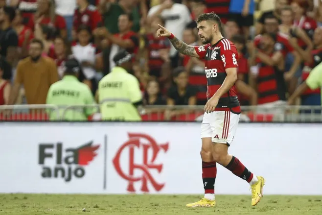 De Arrascaeta celebrando gol pelo Flamengo. (Photo by Wagner Meier/Getty Images)