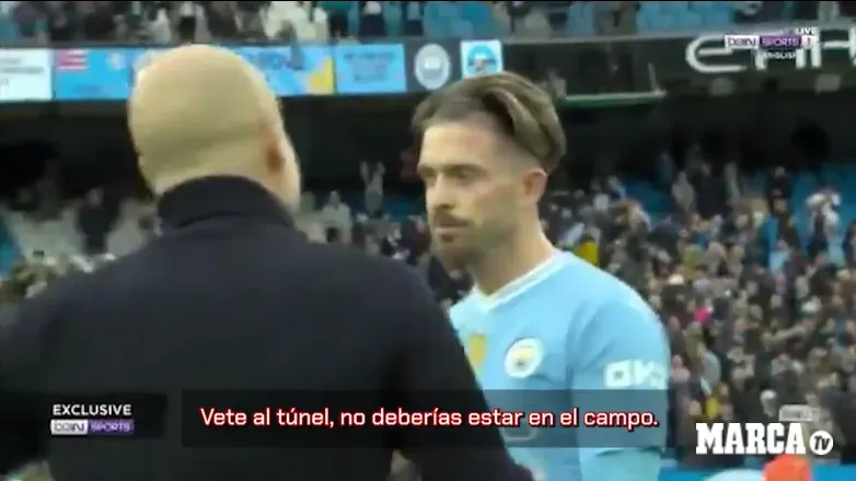 El momento en el que Pep Guardiola se le acercó a Jack Grealish.