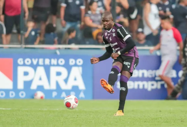 Foto: Fernando Torres/AGIF - Diego Ivo, incentiva companheiros do Remo