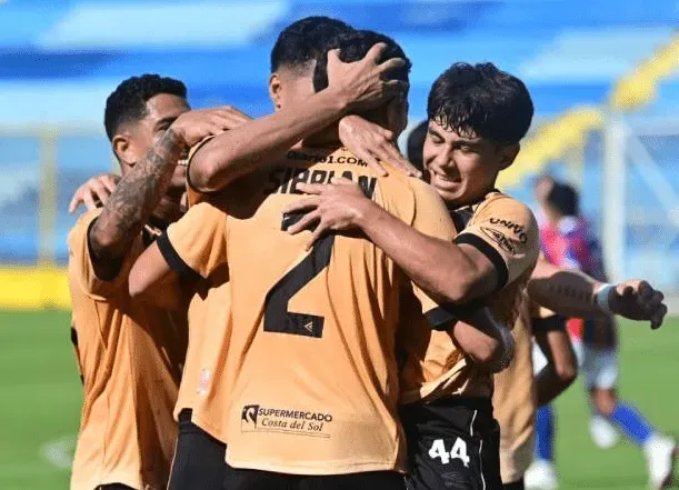 El Club Deportivo Águila lidera el ranking.