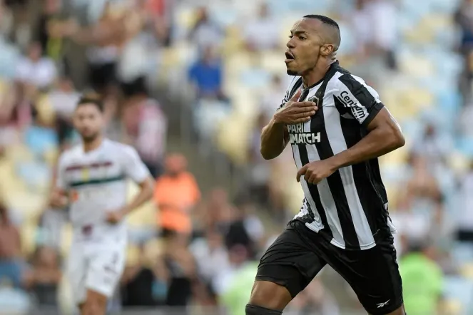 Botafogo recusou mais uma proposta do Vasco por Marlon Freitas | Foto: Thiago Ribeiro/AGIF