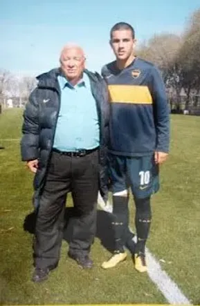 Maddoni con un joven Paredes.