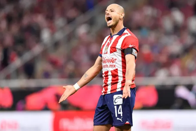 Chicharito Hernández, en Chivas. (IMAGO)