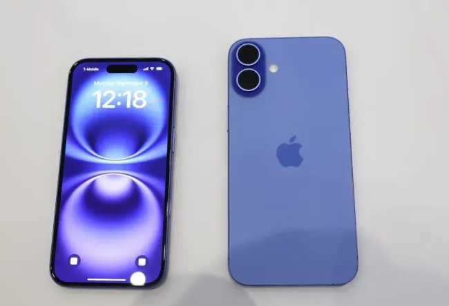 Los nuevos iPhone 16 Pro y 16 Pro Max se muestran durante un evento especial de Apple | Foto: Getty Images