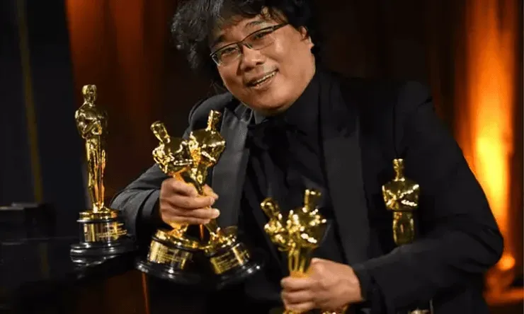 Diretor de “Parasita” com prêmios do Oscar. (Foto: Valerie Macon/AFP)