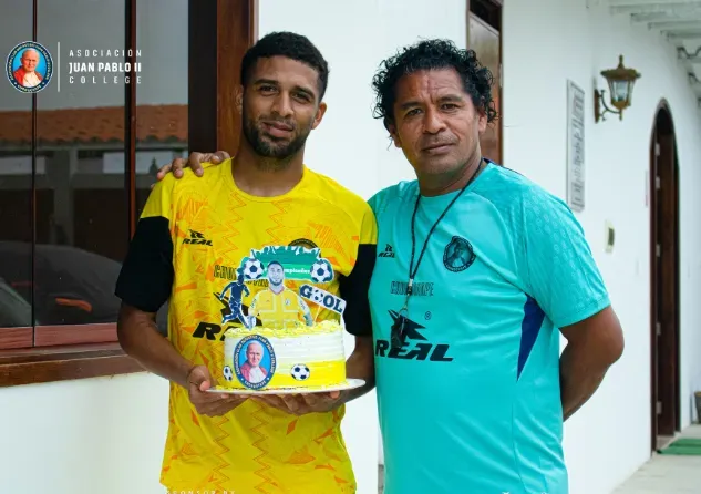 Aron Sánchez y Santiago Acasiete en Juan Pablo II.