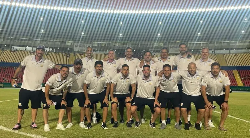 Adrián Guillermo viajó junto a una Selección de Leyendas del fútbol argentino. (@leyendasargentinas.seleccion)