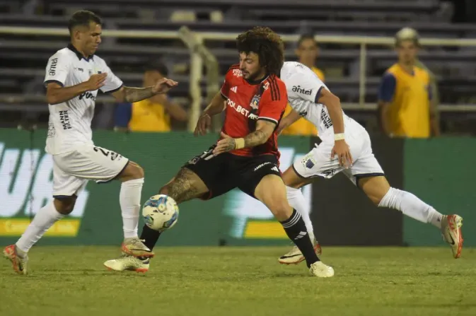 Maxi Falcón comenzó el año como titular para Jorge Almirón | Foto: Photosport