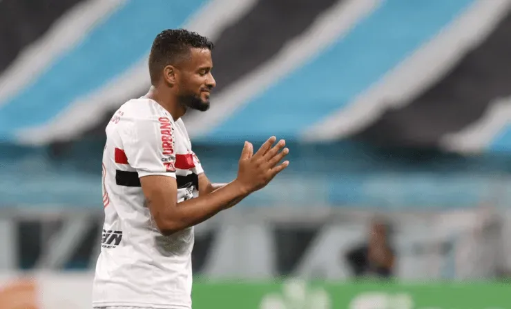 Reinaldo levou cartão no jogo da ida. (Foto: Getty Images)