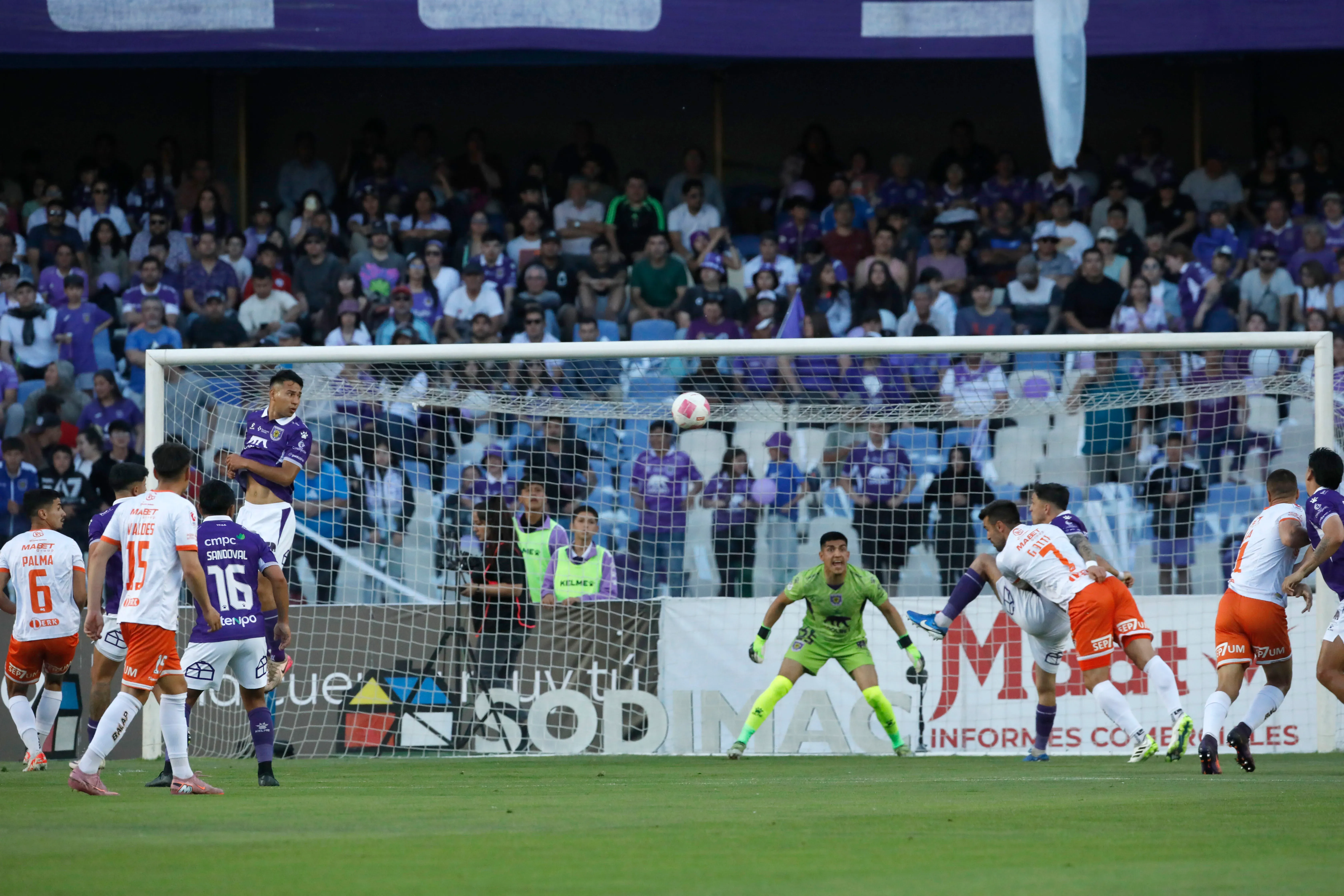 Deportes Concepción y Cobreloa animaron una intensa ida en la final de la Liguilla del Ascenso. Foto: Photosport.