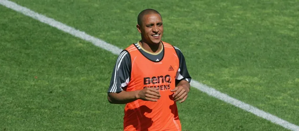 Roberto Carlos of  Real Madrid  (Photo by Denis Doyle/Getty Images)