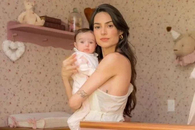 Thaila Ayala e bebê. Foto: Reprodução/Instagram – Thaila Ayala