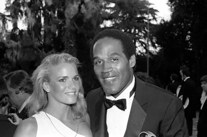 O.J. Simpson con su ex esposa Nicole Brown. Foto: Twitter