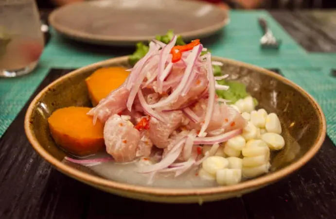 El ceviche es otro plato fuerte de la cocina peruana (Getty).