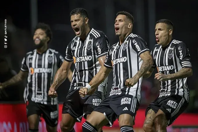 Hulk, Paulinho e jogadores do Atlético-MG comemoram gol – Foto: Divulgação/Twitter Atlético-MG
