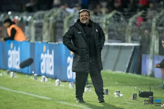 Caruso abandonó enfurecido el terreno de juego. Foto de Carve Deportiva.