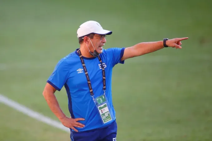 Hugo Pérez al mando de la Selección de El Salvador