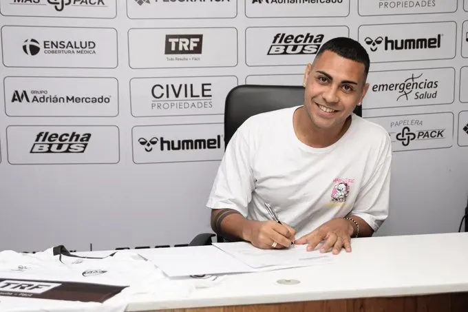 Oscar Salomón seguirá en Platense (Foto de Platense Oficial en 2024)