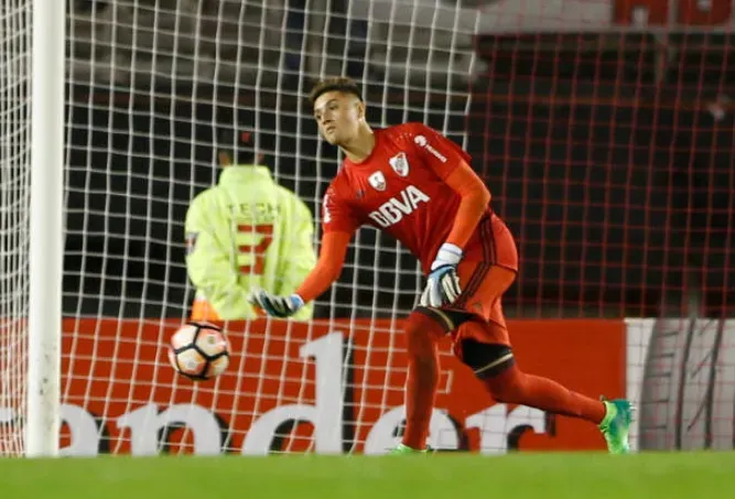 Maximiliano Velazco en acción por River Plate en la Copa Libertadores. (Getty Images).