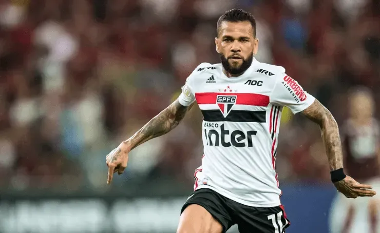 Daniel Alves pode ajudar o São Paulo ficar com a vaga na final. (Foto: Getty Images)