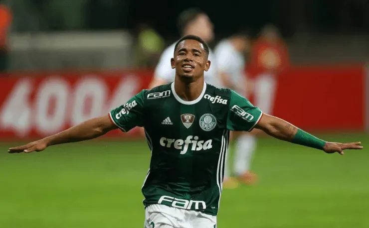 Gabriel Jesus com a camisa do Palmeiras (Foto: site oficial do Palmeiras)