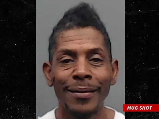 El famosos “mugshot” que se le tomó a Patrick Mahomes Sr.