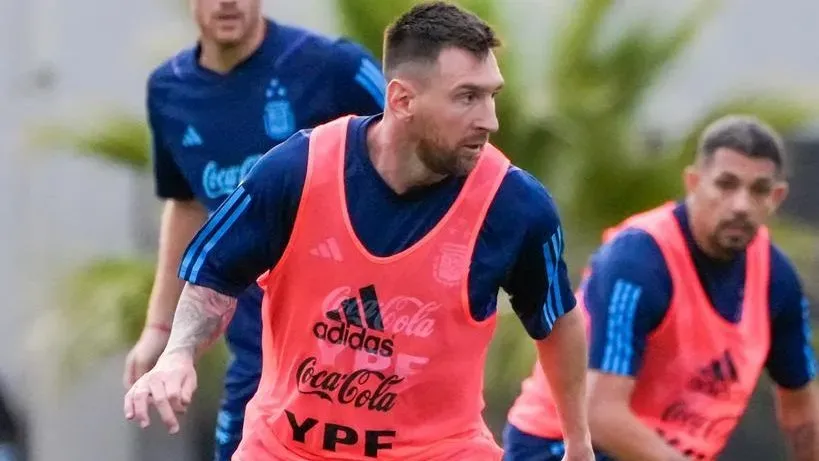 Lionel Messi entrenó con normalidad en la Selección // @Argentina