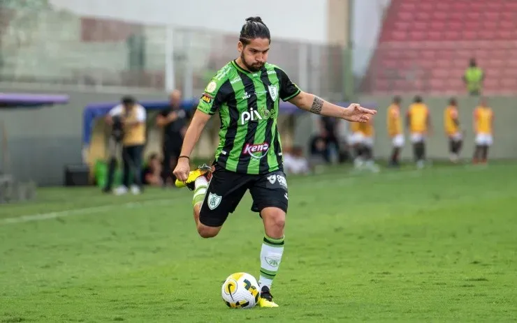 Alessandra Torres/AGIF – Benítez atuando com a camisa do América-MG