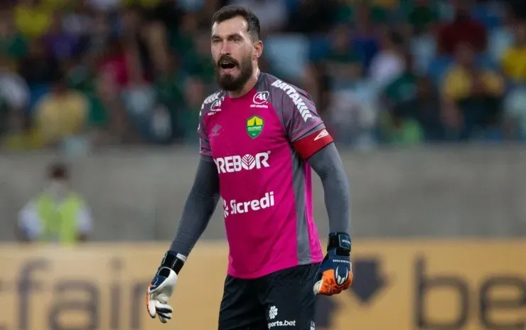 Gil Gomes/AGIF – Walter atuando com a camisa do Cuiabá