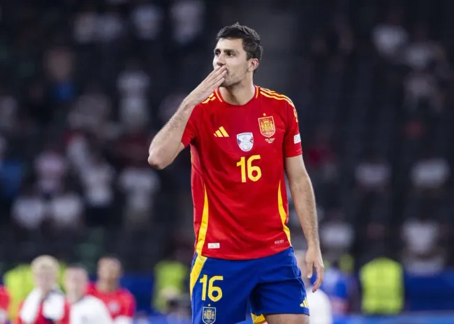 Rodri conquistou a última Eurocopa com a Espanha. Foto: IMAGO / Mika Volkmann