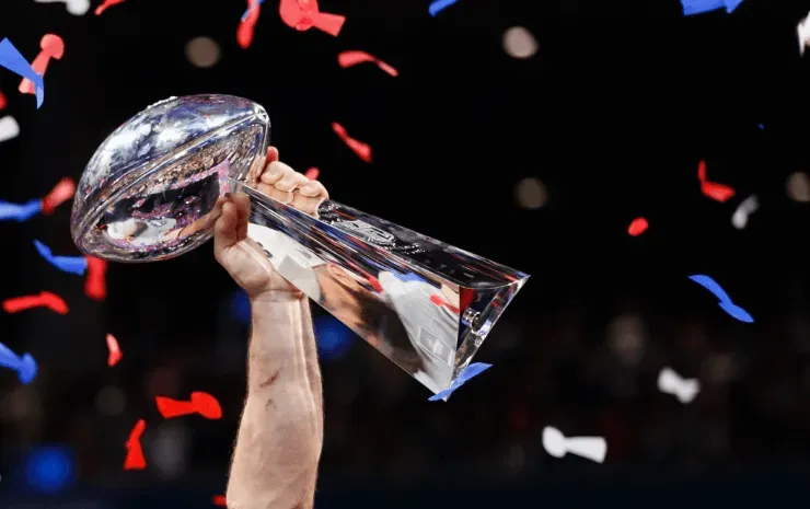 Torfpeu entregue ao vencedor do Super Bowl. (Foto: Divulgação)