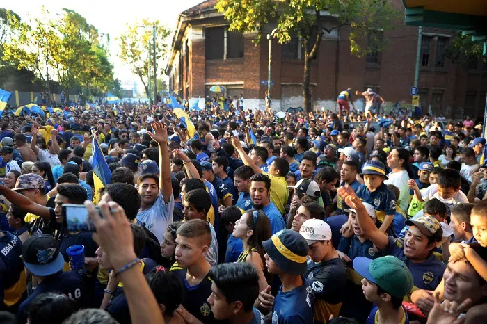 Buenos Aires, Los hinchas de Boca Juniors, con todo el color  festejan el 110 aniversario de la popular institución en Plaza Solís del barrio de La Boca.