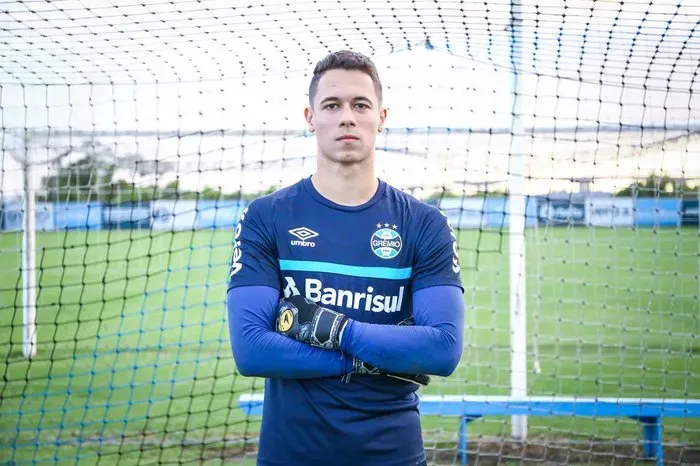 Brenno vem recebendo elogios na Itália (Foto: Renan Jardim / Grêmio / Divulgação)