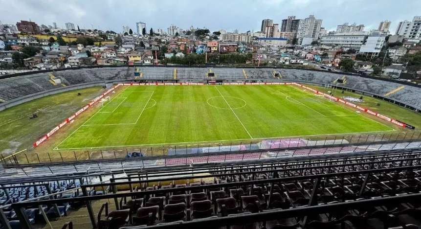 A bola vai rolar para Grêmio x Vitória no gramado do Estádio Centenário neste domingo. Foto: Reprodução X.