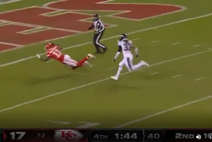 Valdes-Scantling dropping the pass at 1:44 minute mark, he was 2 yards away from scoring the winning touchdown for the Chiefs.
