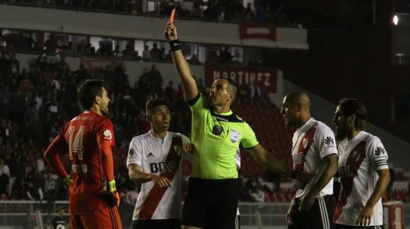 La expulsión de Lux