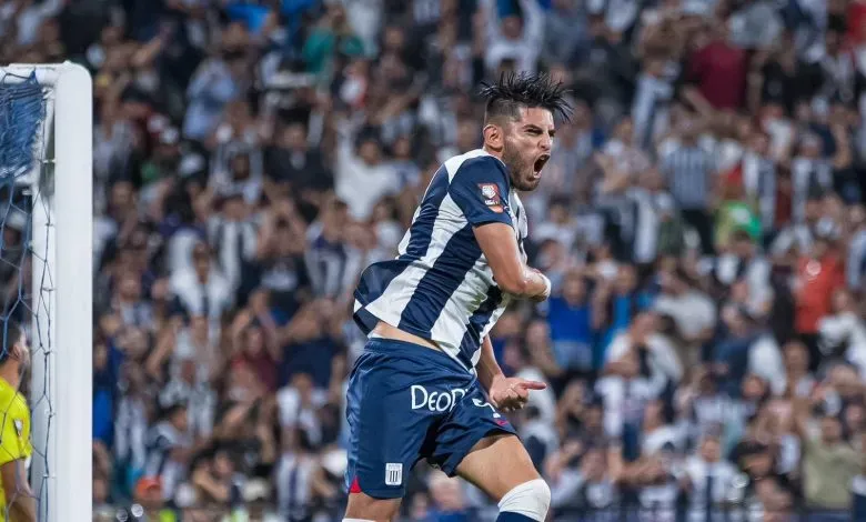 Carlos Zambrano celebrando un gol en Alianza Lima. (Foto: Liga 1).