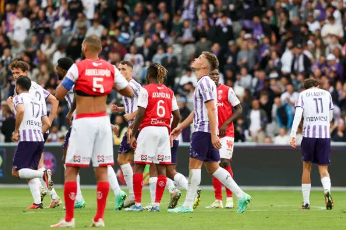 Así festejó el Toulouse el gol del empate ante el Reims. (Getty Images).