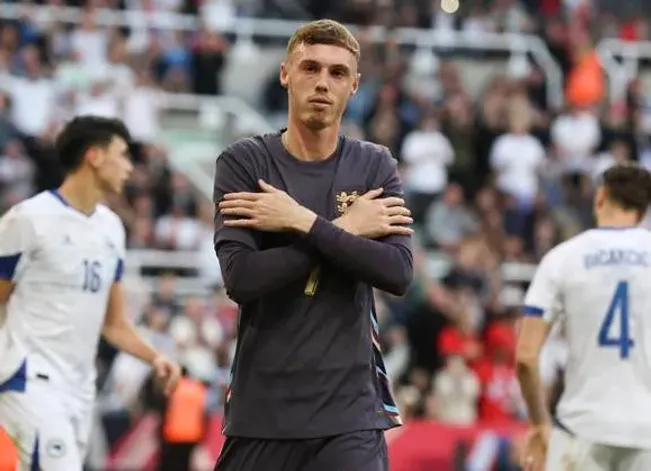 Cole Palmer convirtió su primer gol con Inglaterra.