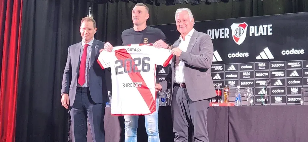 Armani renovó en abril su contrato con River hasta 2026.