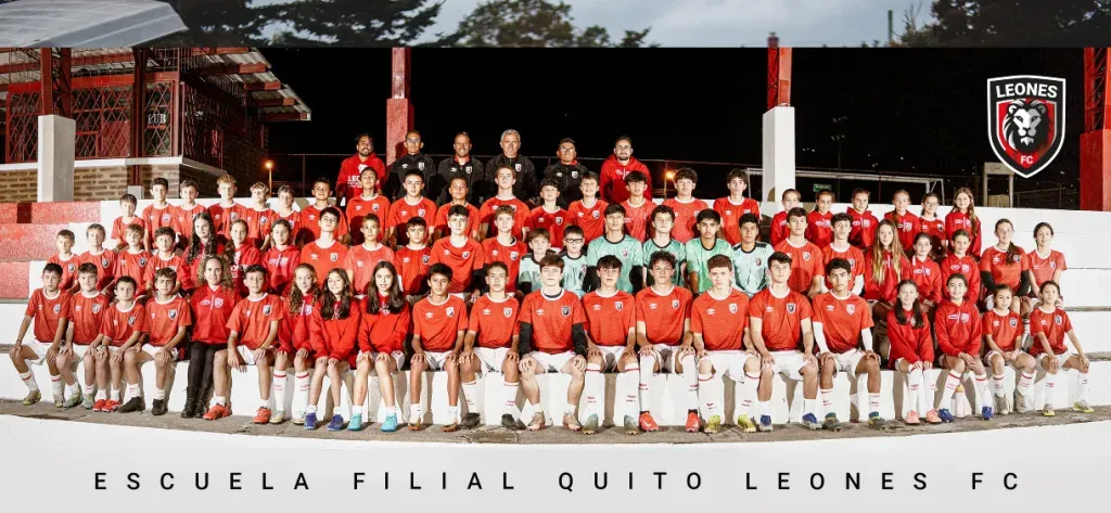 El Chavo trabaja con las juveniles de Leones FC de Ecuador. (Instagram)