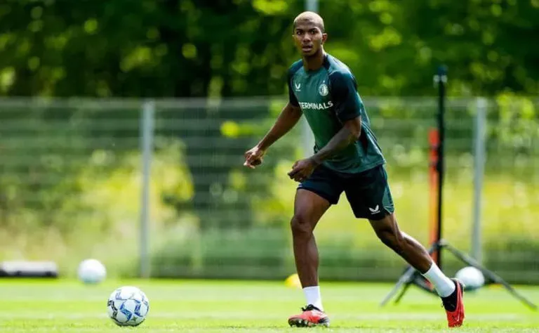 Jeyland Mitchell con el Feyenoord