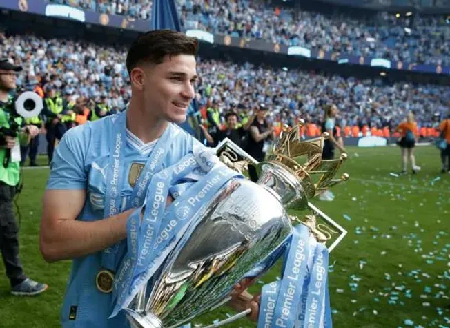 Julián Álvarez sigue siendo el argentino más valioso de la Premier League.