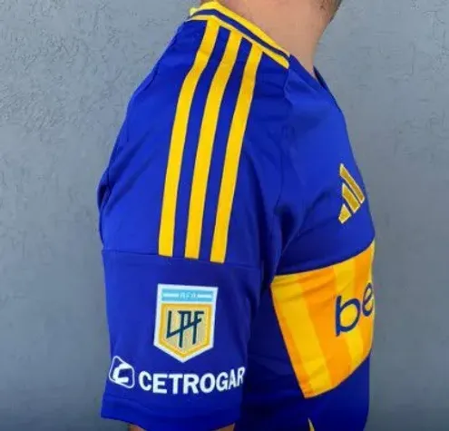 El logo de Cetrogar en la camiseta de Boca